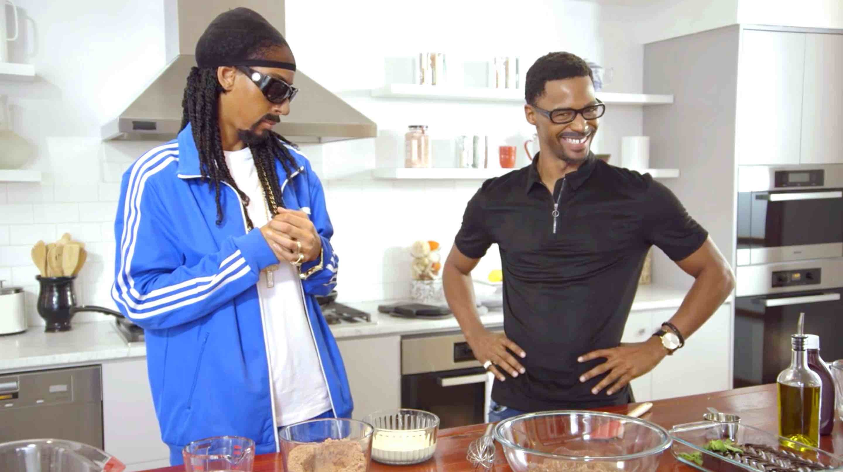 SnoopDogg sketch on 50 Central 50 Central's Kiya Roberts and Vince Swann do Snoop Dogg